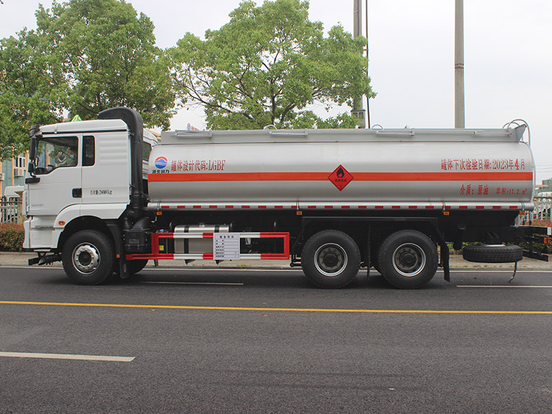 陜汽德龍18立方SCS5263GRYSX6易燃液體罐式運(yùn)輸車(chē)