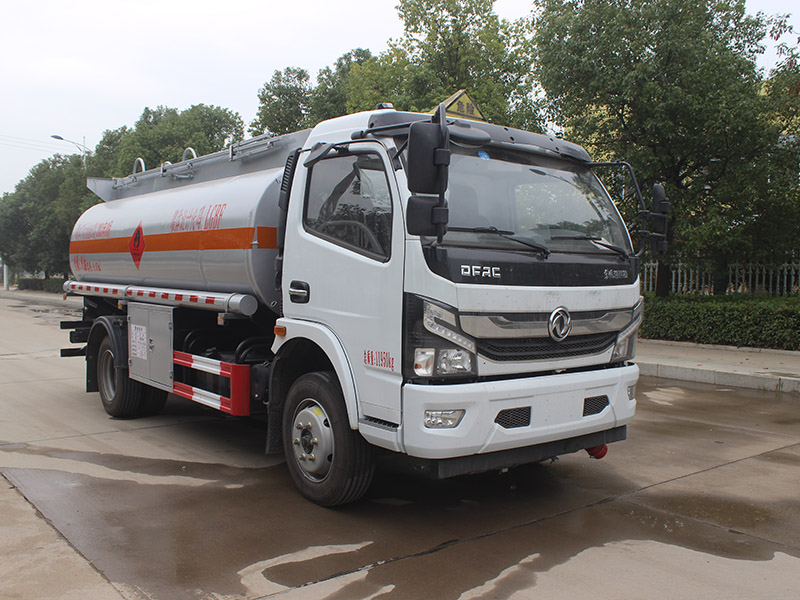 東風(fēng)多利卡9.83立方SCS5121GYYEQ6運(yùn)油車(chē)