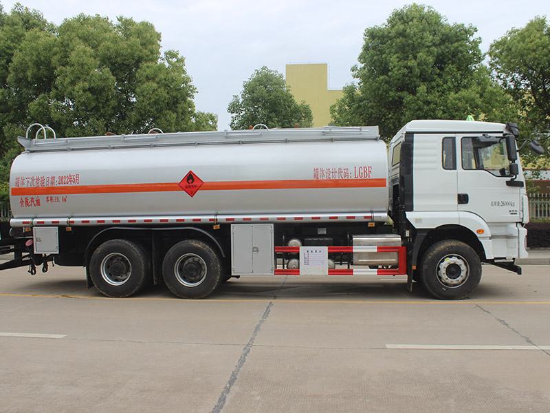 陜汽德龍19.5立方SCS5261GYYSX6運(yùn)油車(chē)