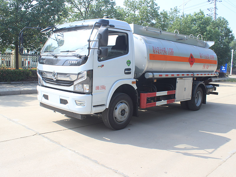 油罐車(chē)在鄉(xiāng)村土路上安全行車(chē)的五大要點(diǎn)