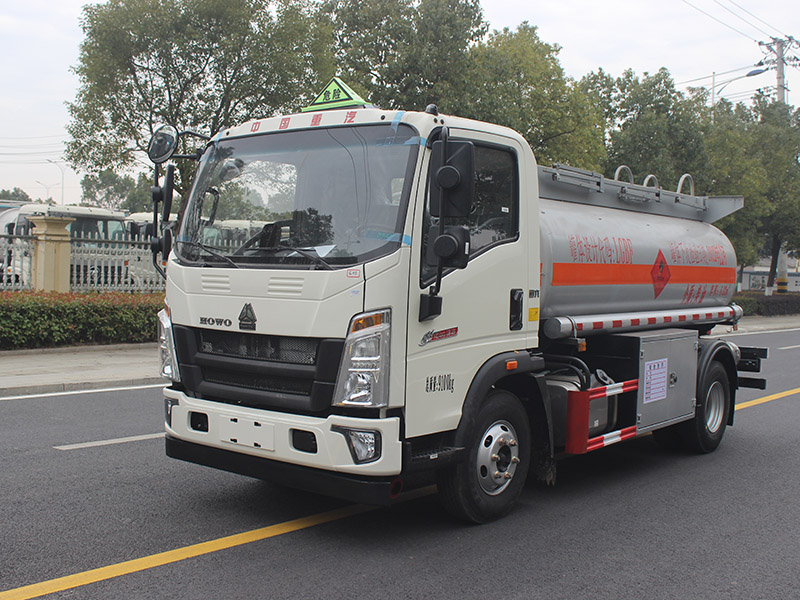 夜間開(kāi)油罐車(chē)幾大注意事項(xiàng)需銘記
